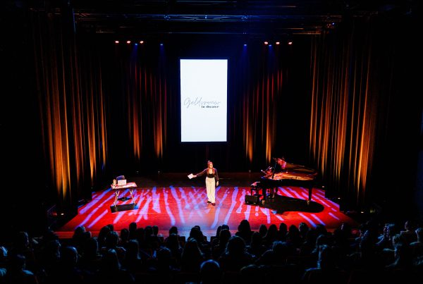 Geldvrouw in Theater - Robin Couprie Spectrum Schijndel 2